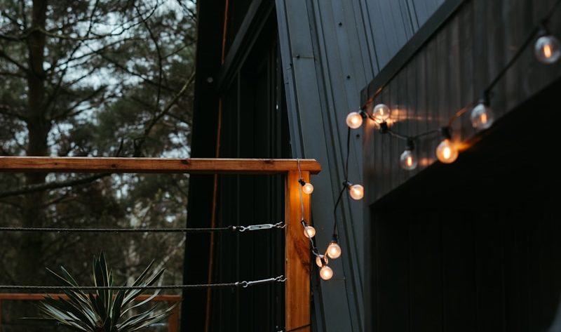 Planification de l'espace et fonctionnalités dans une maison en bois moderne