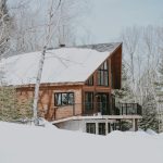 Toitures adaptées pour maisons en bois : options variées et conseils d'installation